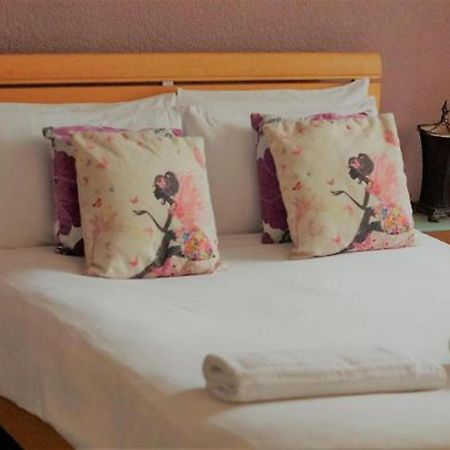 The Waterfront Townhouse Accommodation كيلكيني المظهر الخارجي الصورة