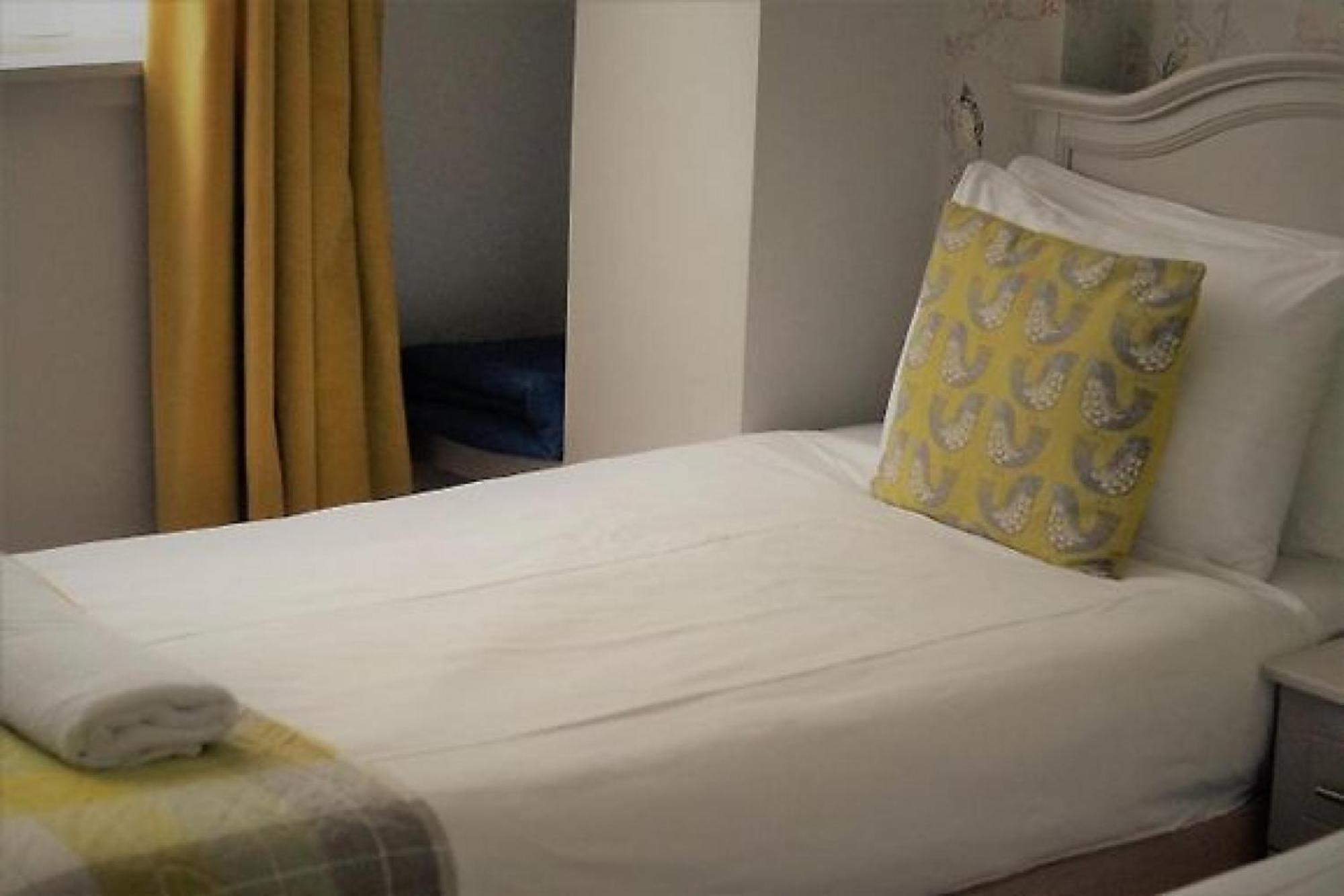 The Waterfront Townhouse Accommodation كيلكيني المظهر الخارجي الصورة