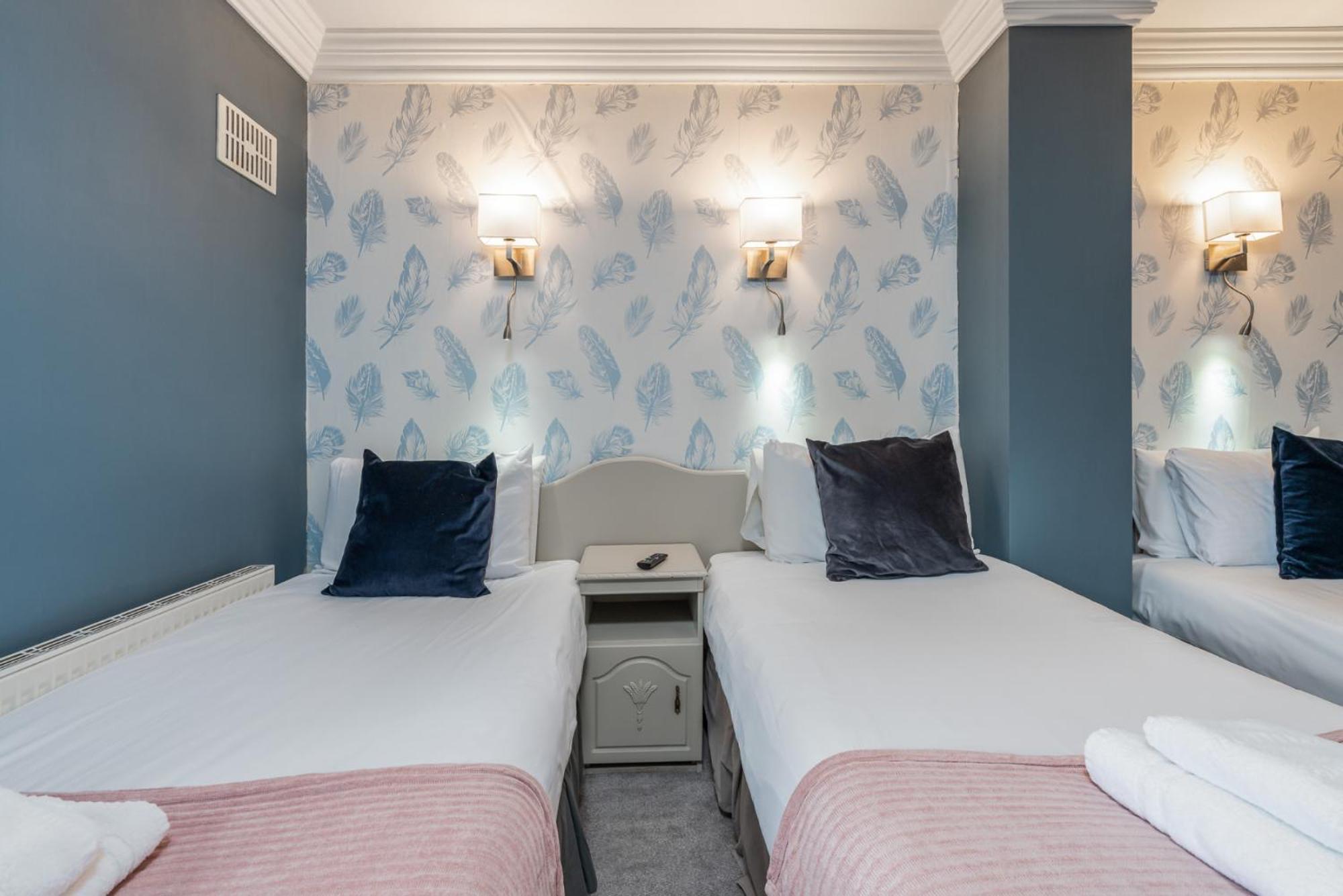 The Waterfront Townhouse Accommodation كيلكيني المظهر الخارجي الصورة