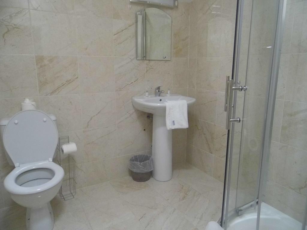 The Waterfront Townhouse Accommodation كيلكيني المظهر الخارجي الصورة